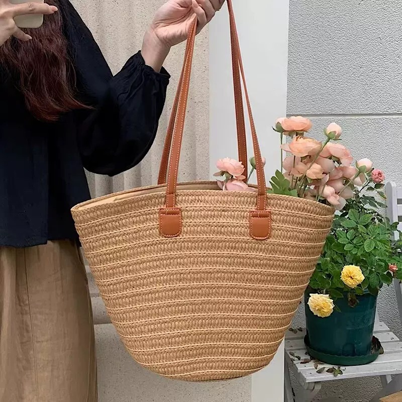 Casual and Fashionable Large-Capacity Straw Handbag Women's Niche Holiday Style Beach Straw Bag Woven Shoulder Tote Bag
