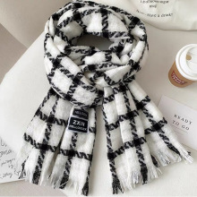 围巾冬季2024爆款高级感披肩两用黑白格子百搭学生保暖加厚围脖男