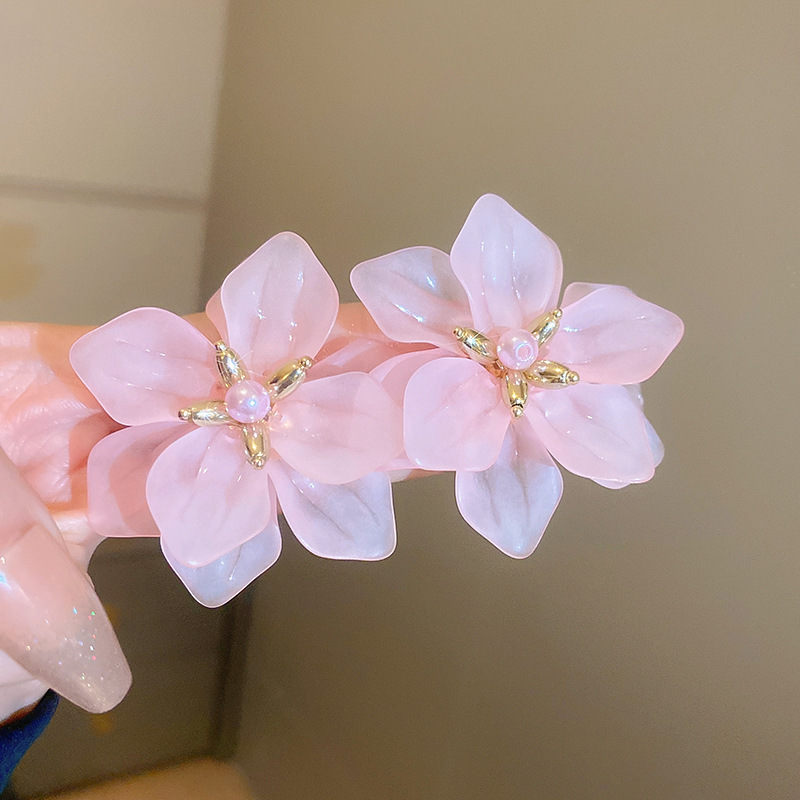 Aguja de plata Super Hada flor pétalo pendientes geométricos de moda exagerada chica corazón Stud pendientes dulce fresco pendientes de alto grado