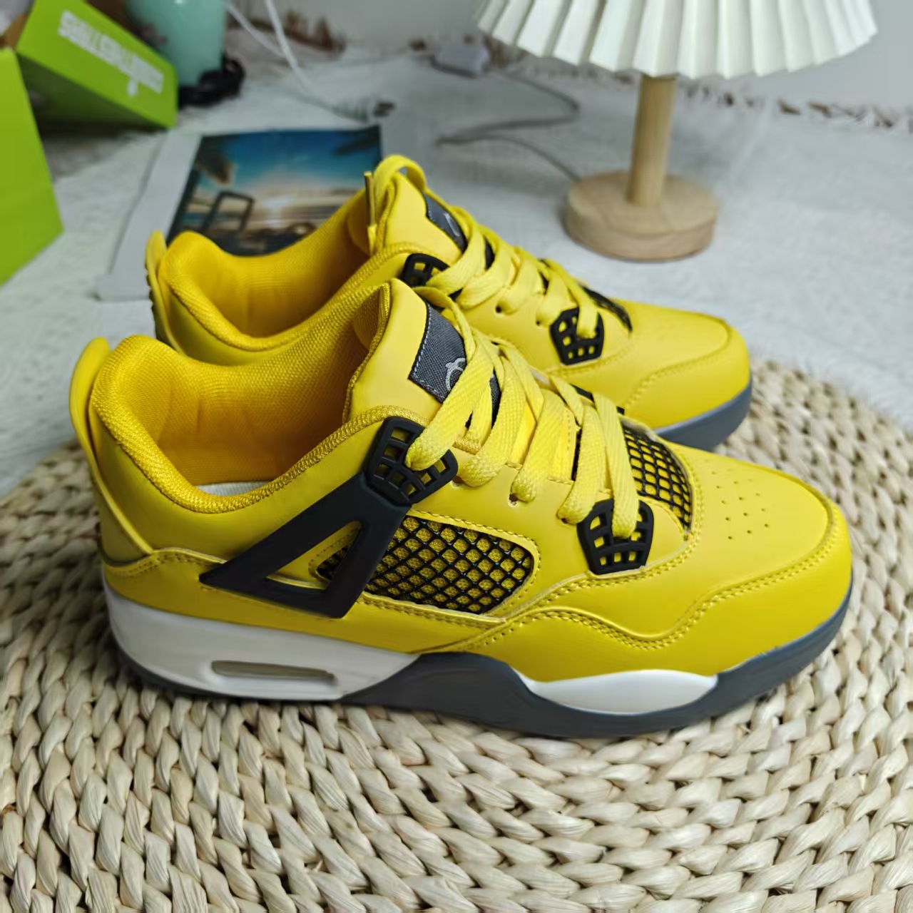 Chic Hong Kong Cojín de aire Zapatillas de baloncesto Hombres y mujeres Modelos de pareja Zapatos casuales de estudiante ligeros Madre eléctrica Huang Qiao 4 zapatos