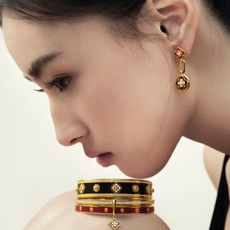 Gold-Plated Four-Leaf Clover Vintage Ring for Women, Light Luxury High-End Necklace, Bracelet, Ring, and Earring Set