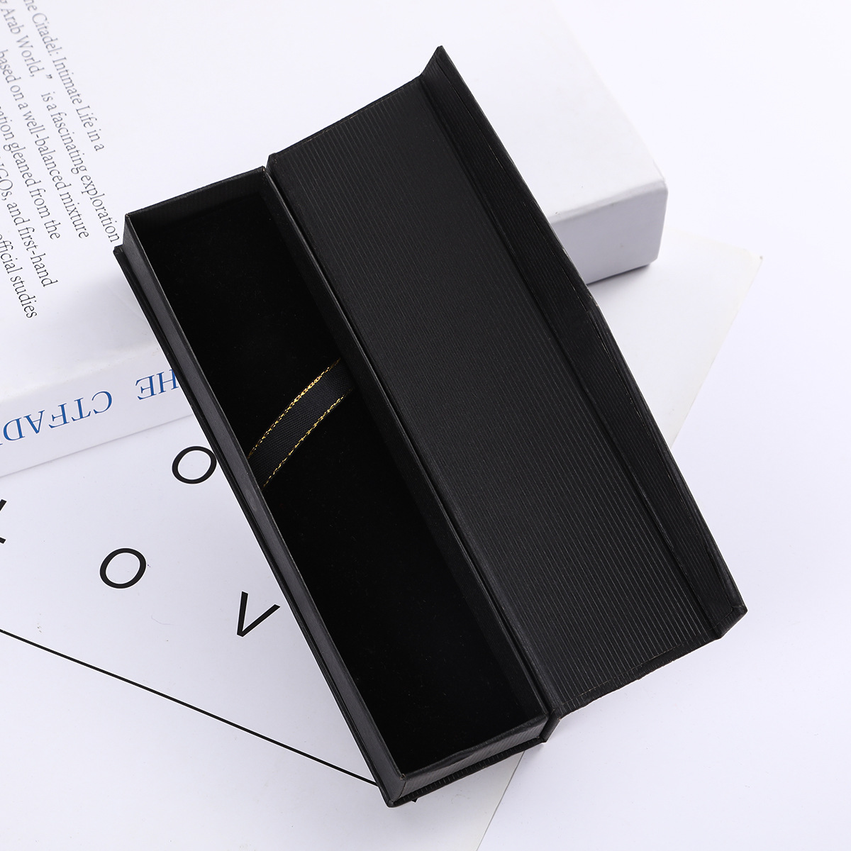 Caja de lápices al por mayor de fábrica caja de papelería de succión magnética caja de regalo de publicidad de negocios impresión logo Flip caja de lápices de alta gama