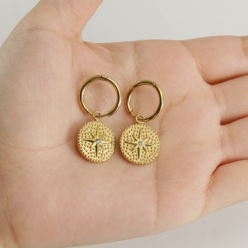 Cruz-frontera europea y americana de acero inoxidable ocho Awn Estrella diamante pendientes mujer 18K oro titanio acero pendientes de moda femenina al por mayor