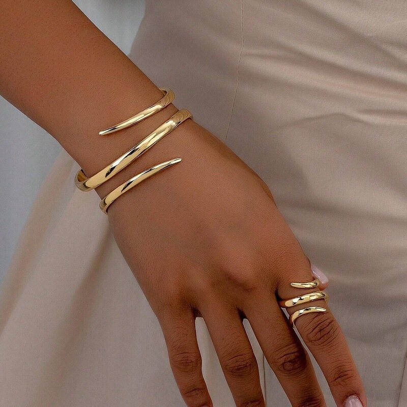 Cross-Border European and American Design-Inspired Gold Bracelet and Ring Set, Fashionable and Unique, Exaggerated Open-Style Light Luxury Jewelry Two-Piece Set Cross-Border European and American Design-Inspired Gold Bracelet and Ring Set, Fashionable and Unique, Exaggerated Open-Style Light Luxury Jewelry Two-Piece Set