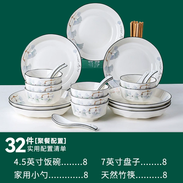 Romantic love: 8 bowls, 8 plates, 8 spoons and 8 chopsticks