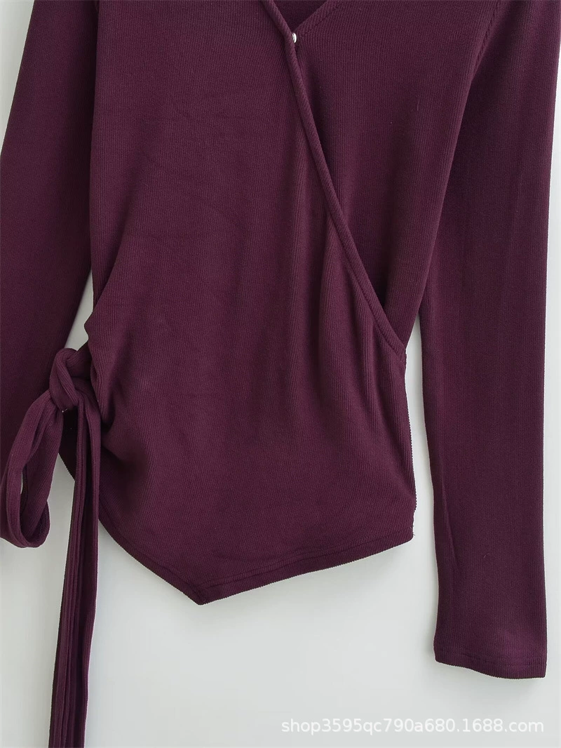 Spring long-sleeve, fitted base shirt, V-neckline