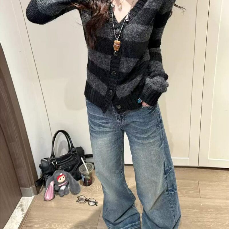 American-style black and gray striped V-neck sweater cardigan for women, early autumn 2026, casual retro slim-fit top coat