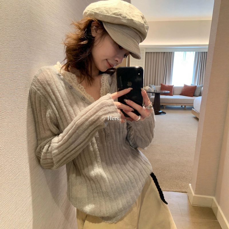 Hers Sweet Autumn Korean Style Lazy Lace Patchwork Ribbed Reversible V-Neck Warm Sweater 66777