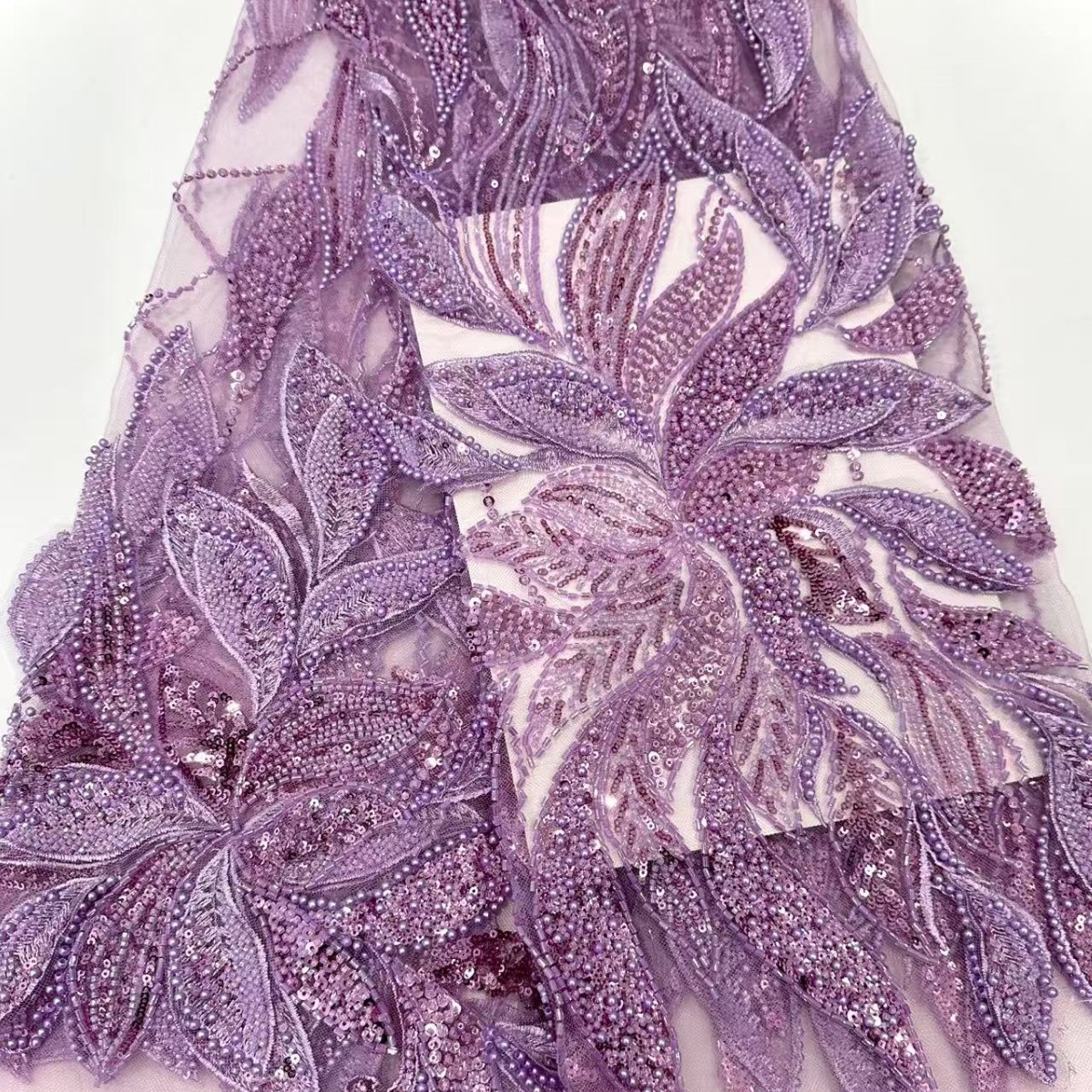 Industria pesada pétalos tridimensionales tubo de cuentas tela bordada vestido de novia de alto lujo cena vestido de moda tela bordada de cuentas de nicho
