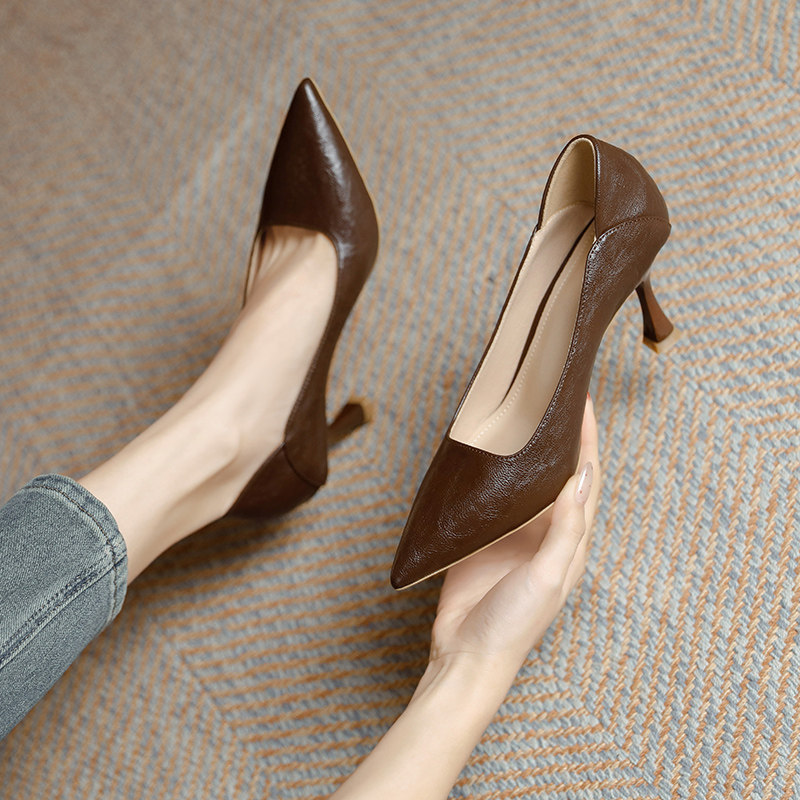 Elegant French-Style Retro Pointed-Toe Brown High-Heeled Shoes for Women, 2025 New Model, Suitable for Commuting and Work, with Thin Heels Elegant French-Style Retro Pointed-Toe Brown High-Heeled Shoes for Women, 2025 New Model, Suitable for Commuting and Work, with Thin Heels