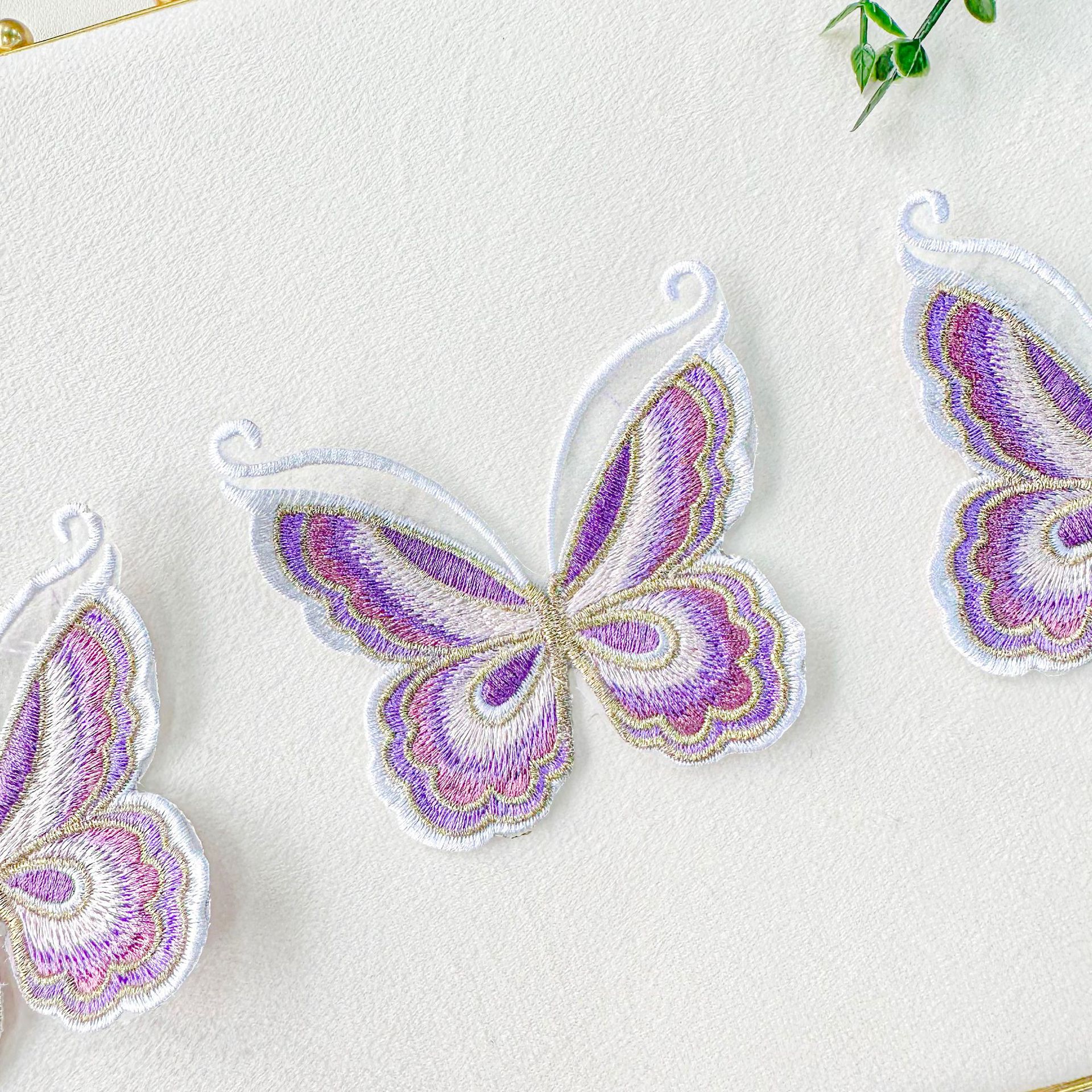 Mariposa de bordado púrpura hecha a mano DIY joyería decoración calcomanías ropa bolsas toque de cabello adornamiento de tela accesorios al por mayor image 3