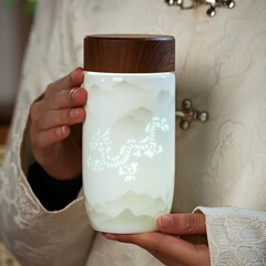 景徳鎮陶磁器カップ純磁器内胆ビジネスプレゼント携帯蓋付き高颜値手作り漢方薬養生保温カップ