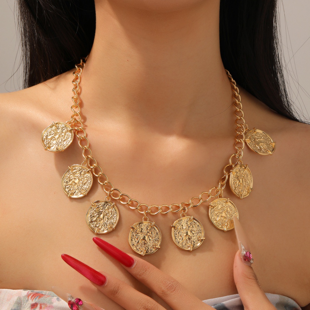 Monedas de oro metálicas en relieve de estilo europeo y americano diseño de moda exagerado collar único atractivo cadena clavícula al por mayor