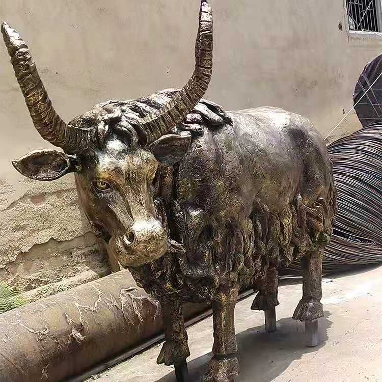 Escultura de plástico reforzado con fibra de vidrio muñeca de dibujos animados al aire libre cabeza de puerta tridimensional decoración imitación cobre fundición de cobre centro comercial jardín belleza Chen