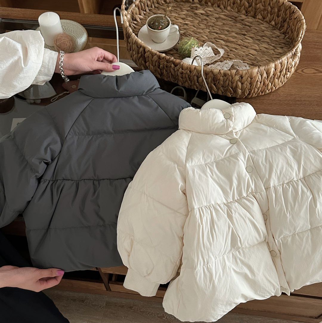 Child Xingyuan 2024 modelos de otoño e invierno para niñas chaqueta corta engrosada a prueba de viento y cálida chaqueta de longitud media chaqueta de algodón de moda