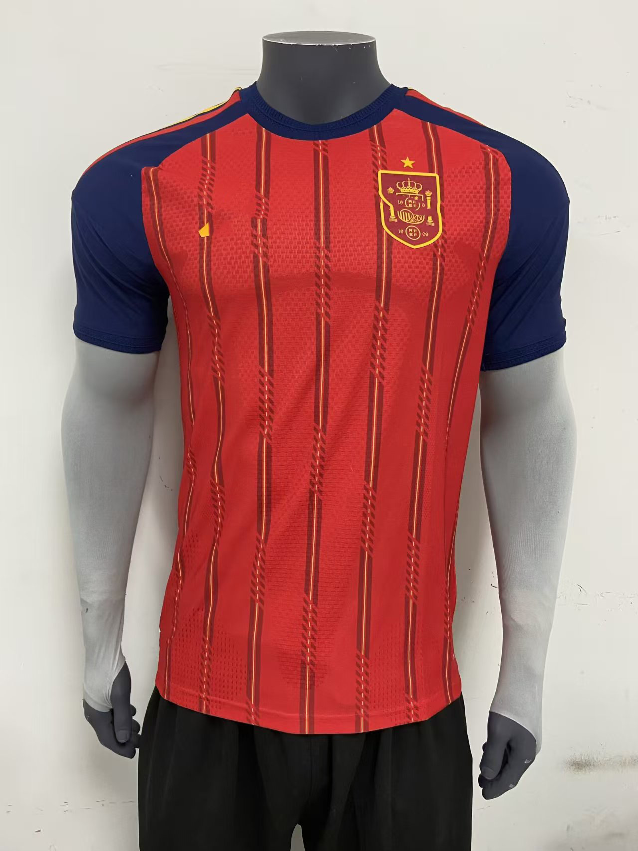 Camiseta de Uniforme de Fútbol Temporada 2526, Versión Jugador del Real Madrid, Edición Especial Selección Nacional, Versión Aficionado, La Liga