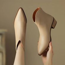 软皮短靴女切尔西靴2025秋新款百搭马丁靴尖头粗跟小香风加绒裸靴