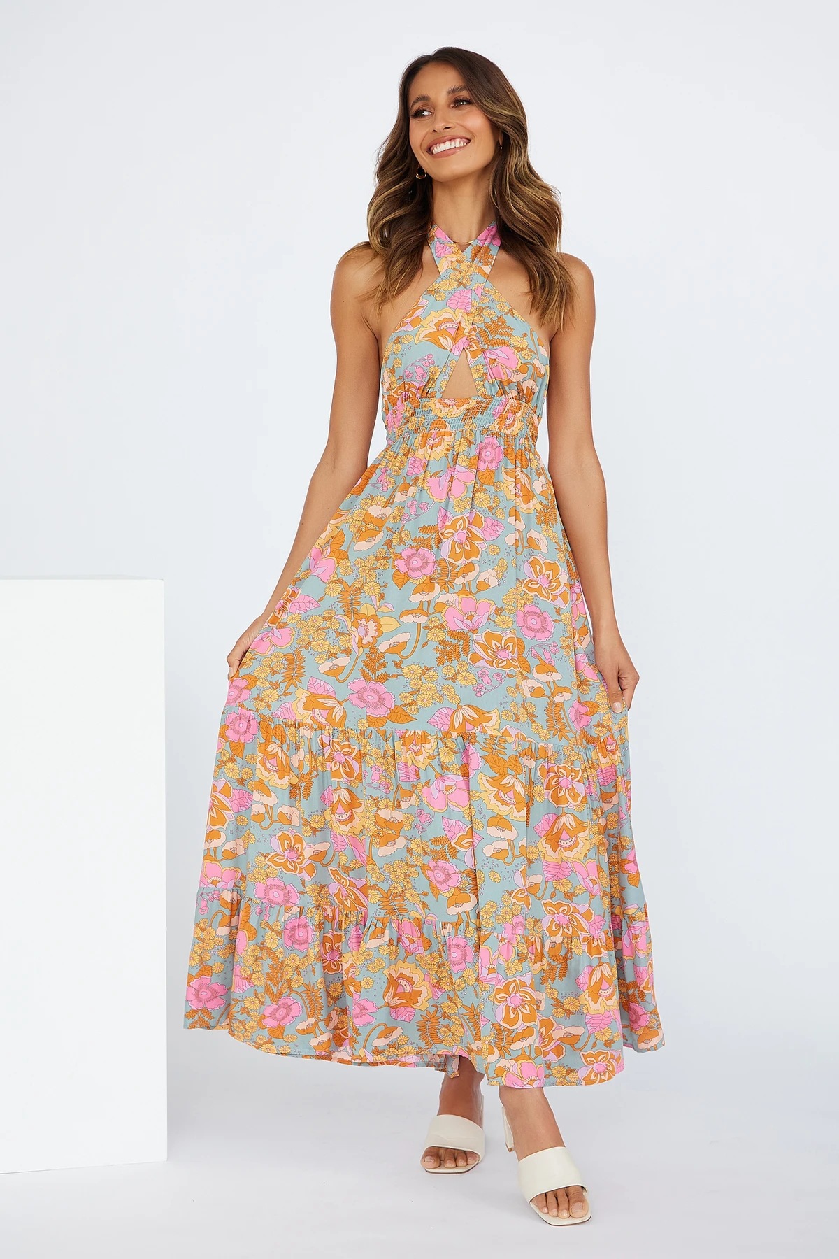 Femmes Robe Régulière Élégant Dos Nu Sans Manches Floral Maxi Longue Robe Voyage Du Quotidien Goûter display picture 6