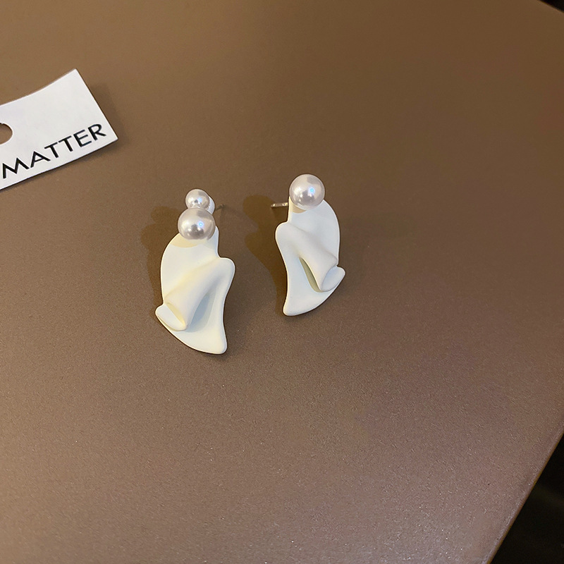 Pendientes de perlas de aceite con goteo de aguja de plata Pendientes de todo fósforo de moda, lujo ligero, joyería retro de alta gama al por mayor, fabricante de Yiwu