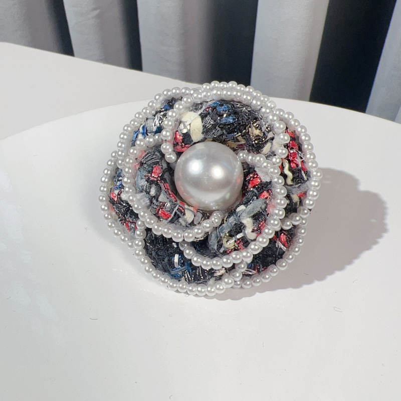 Broche camelia con perla estilo coreano para abrigos lana cachemir_voghion.com