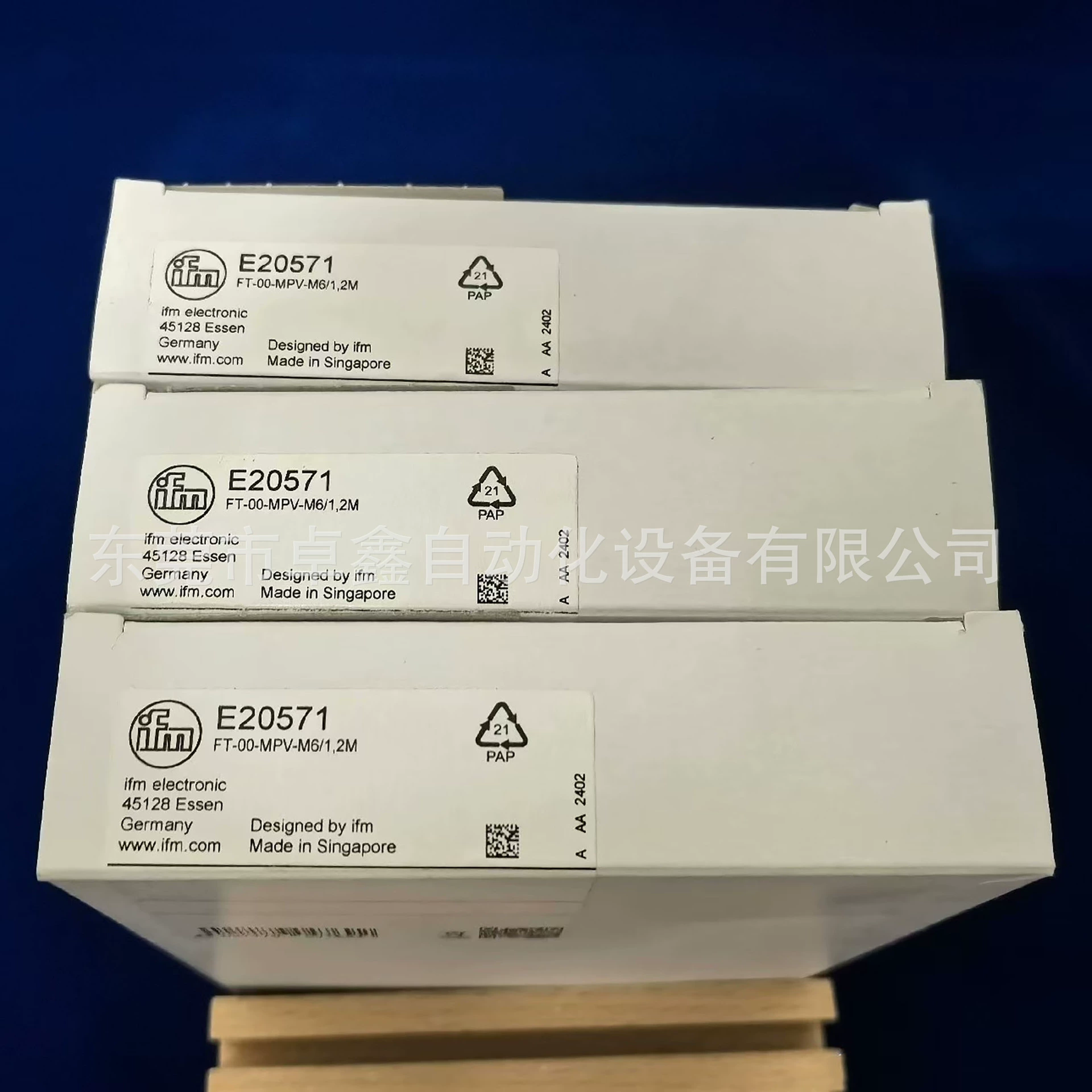 E20571 Оптоволоконный усилитель диффузного отражения ifm с оптическим кабелем продается по выгодной цене