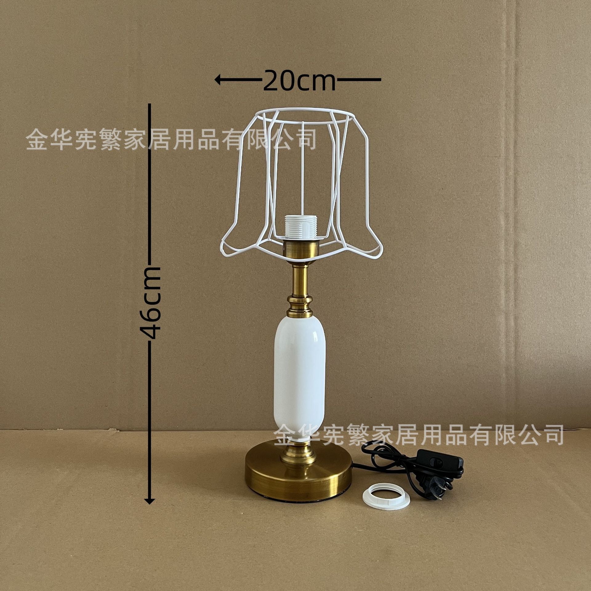 El pequeño libro rojo de estilo europeo retro recomienda la combinación de marco de hierro con base de melón de invierno de metal con botón de alambre de bricolaje para abrir