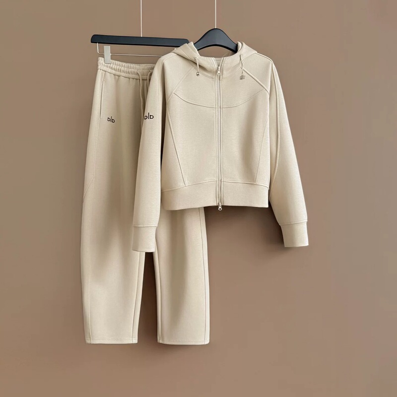 2026 Spring Casual Sports Outfit for Women, Age-Reducing Stylish Jacket Top and Slimming Wide-Leg Pants Two-Piece Set