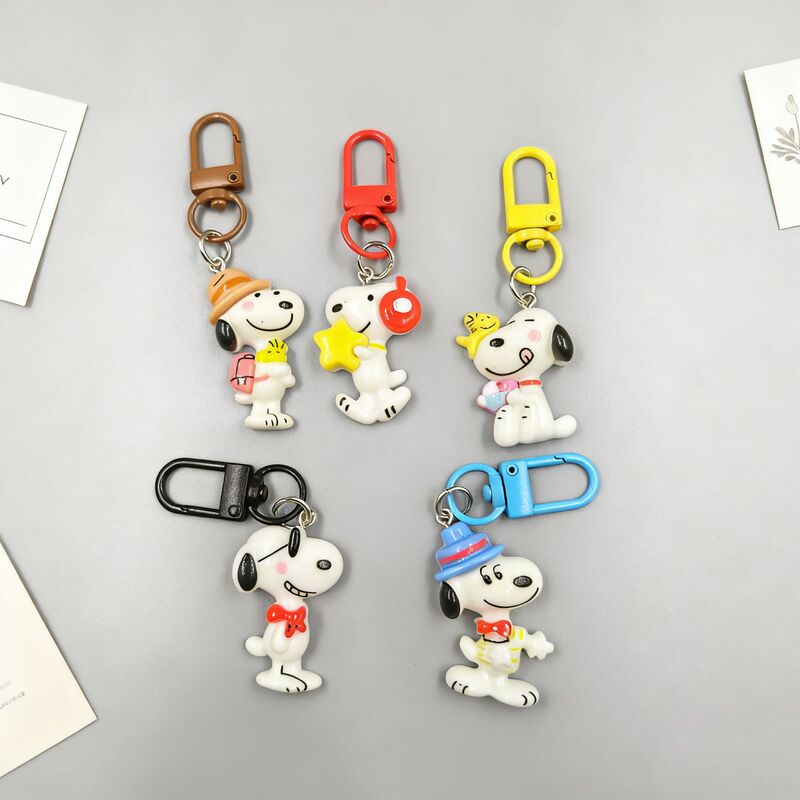 Creative Cartoon Snoopy Keychain Puppy Charlie Keychain Men's and Women's Bags Small Pendants Small Gifts Wholesale Creative Cartoon Snoopy Keychain Puppy Charlie Keychain Men's and Women's Bags Small Pendants Small Gifts Wholesale