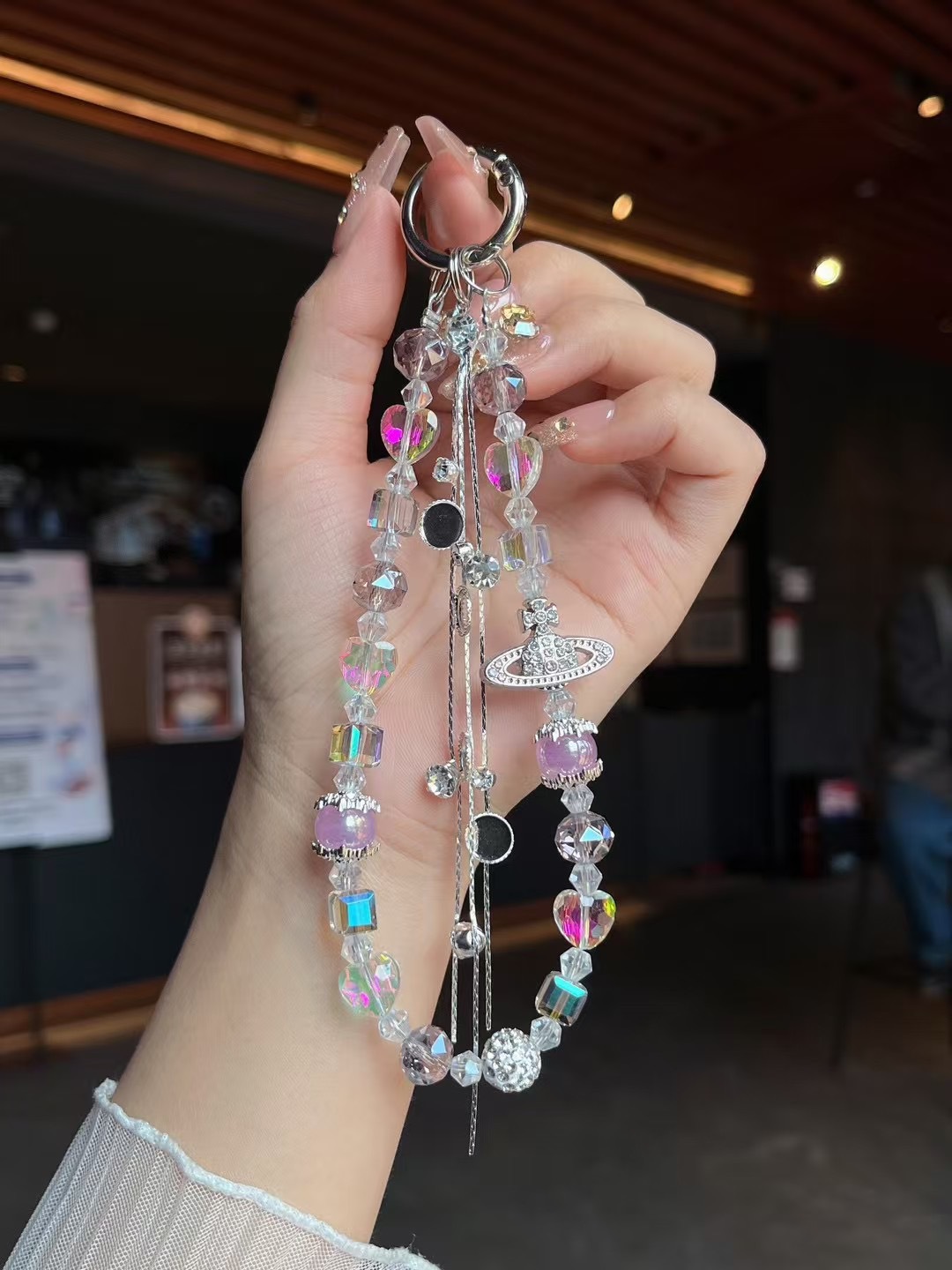 Cable de teléfono móvil de alto nivel, la emperatriz imperial del oeste Saturno, el planeta, cuentas de cristal, cuentas de fresa, cadenas de teléfono móvil hechas a mano, colgantes de muñeca