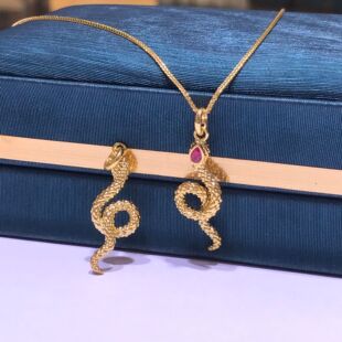 18K Gold Necklace Snake Pendant Au750 Color Gold Release All-Over Accessible Luxury Female Birth Year Snake Necklace Water Shell Wholesale