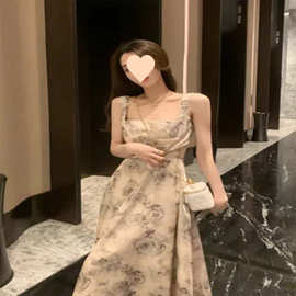 复古收腰印花吊带连衣裙2026夏季裙子温柔高级感法式气质长裙女装