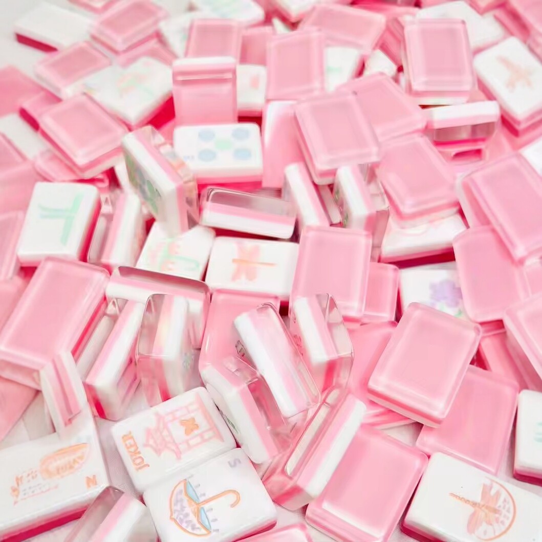 Three-layer pink dragonfly design acrylic American-style mahjong tiles, hand-crafted, portable, creative, for home leisure and entertainment