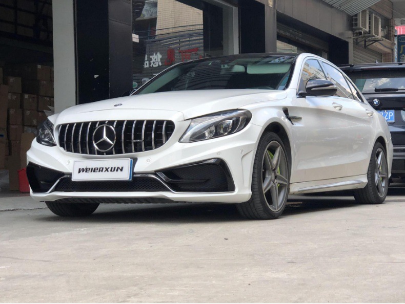 Applicable to 15-21 Mercedes-Benz C- Class W205 to Carlson's front bumper, the middle net wing flap surrounds the rear lip tail throat