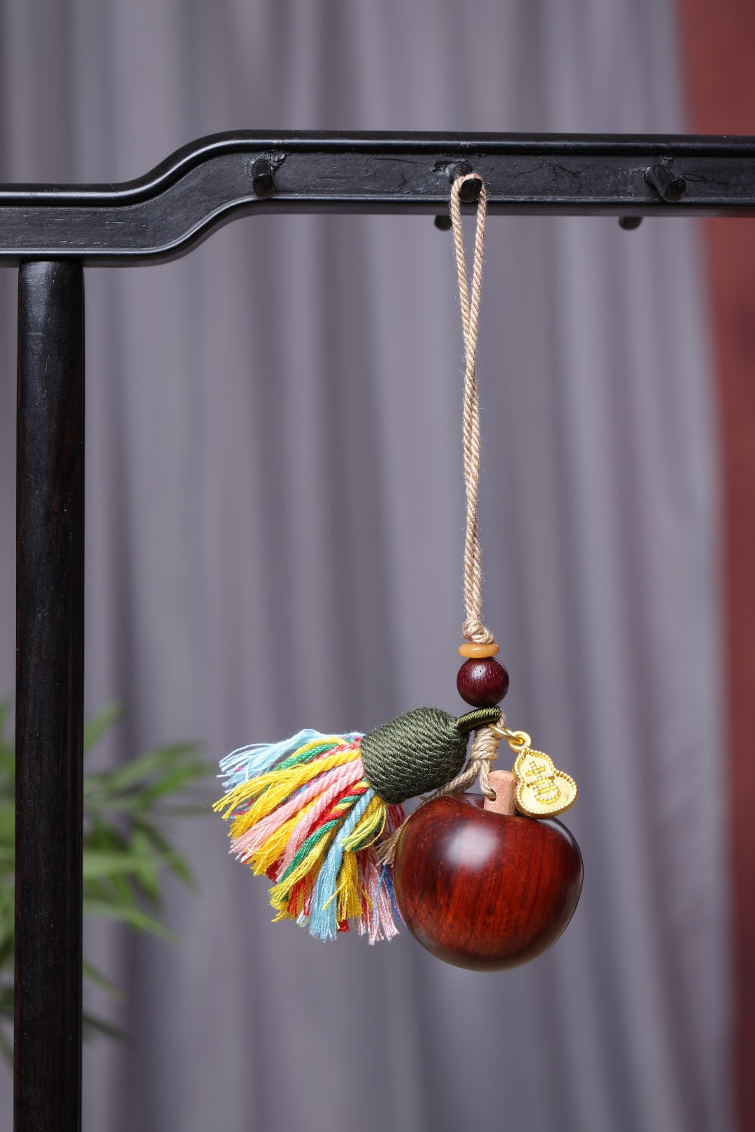 Sandalwood Apple Rearview Mirror Pendant Car Hanging Ornament New Car Gift Health and Safety Tassel Decoration Gift