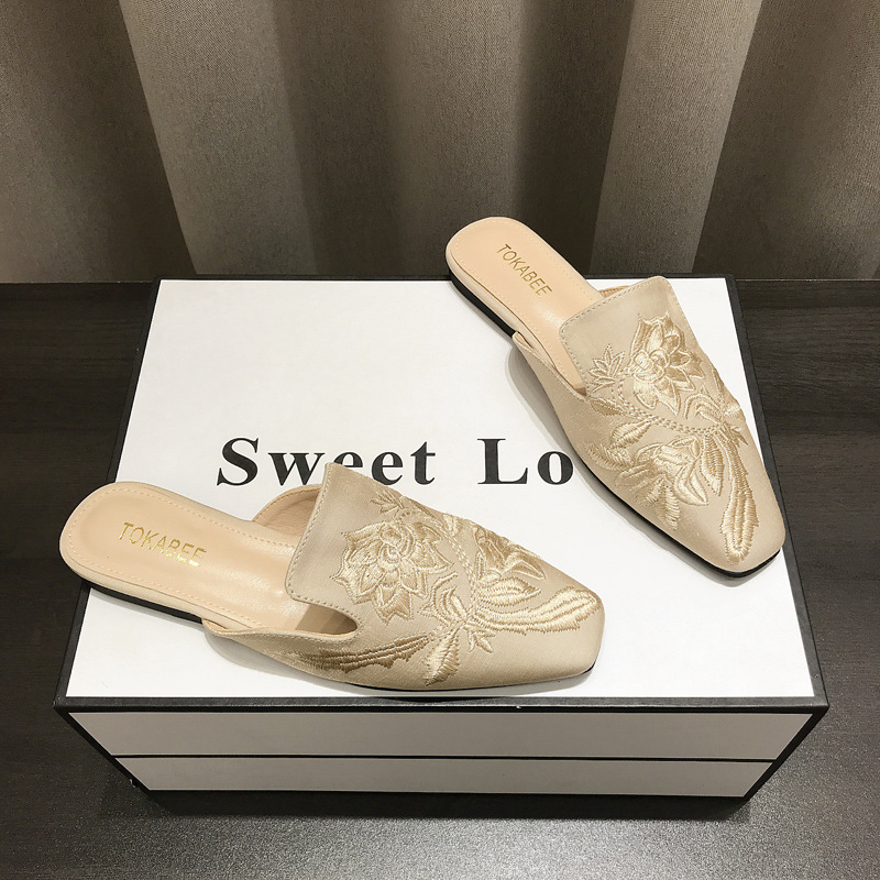 Nuevas medias pantuflas Baotou bordadas al estilo chino para mujer 2024 primavera y verano nuevo estilo retro todo-fósforo plano Muller medio soporte