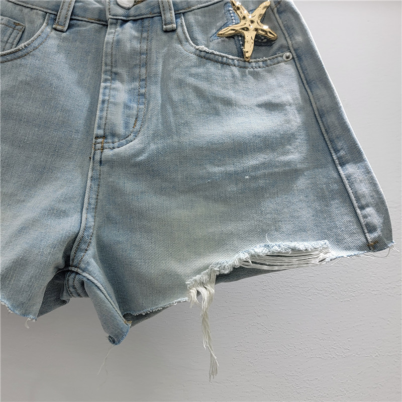 Shorts Denim con Desgastados y Flecos para Mujer de Mezclilla con Estrellas Metálicas