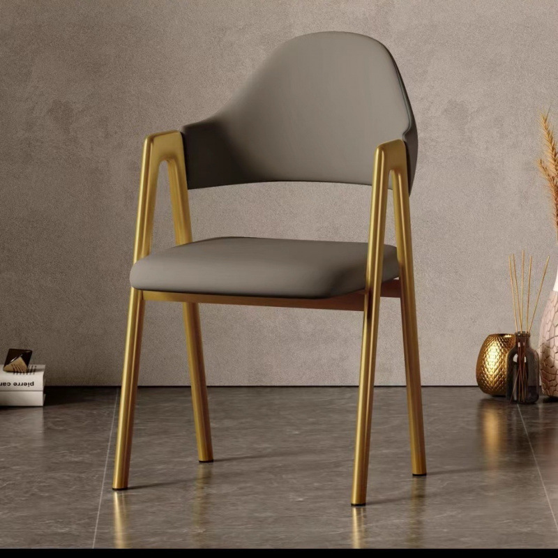 [인터넷 연예인 핫모델] 그레이 가죽의자