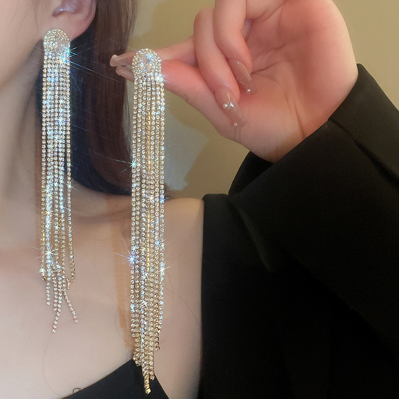 Agujas de plata transfronterizas flores de zircón aretes de bordillo estilo de moda pernos de auriculares lujosos de alto nivel de diseño de auriculares nicho