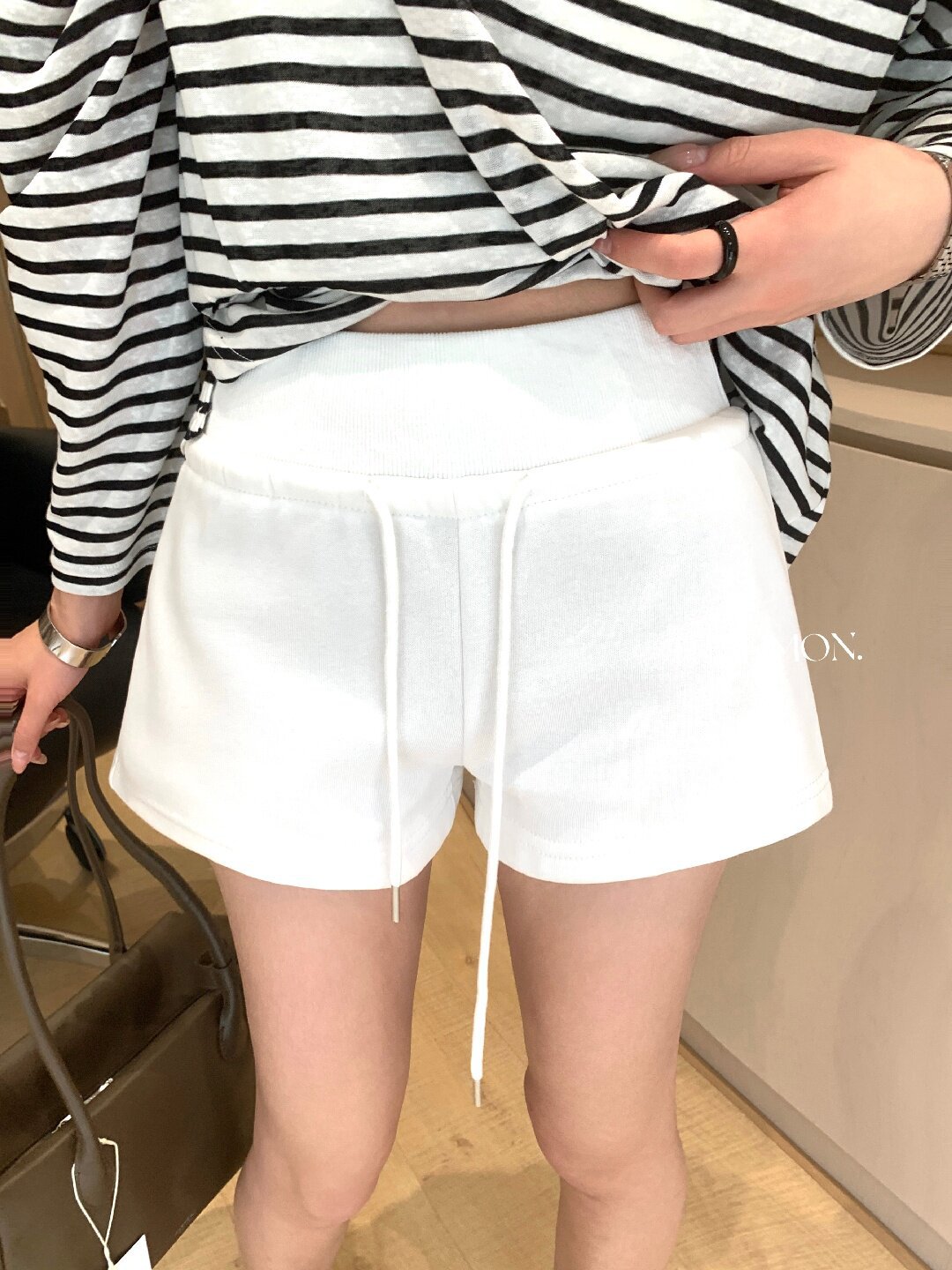 Quần short thể thao nữ cạp cao rút dây dáng suông — màu đen, màu hồng, xám nhạt, màu trắng chi tiết 23