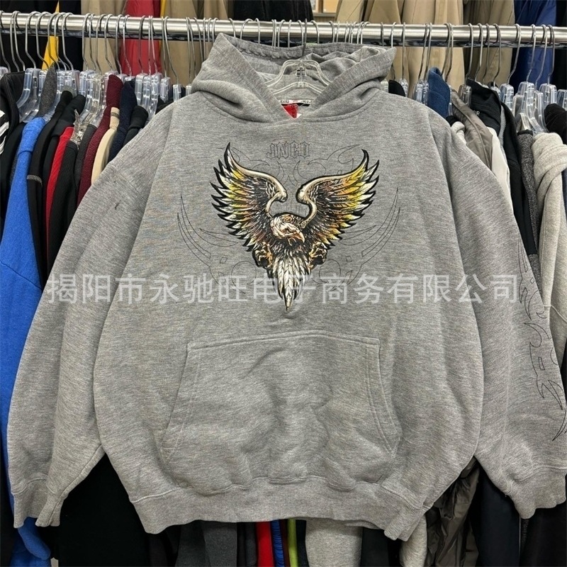 회색 스웨트셔츠