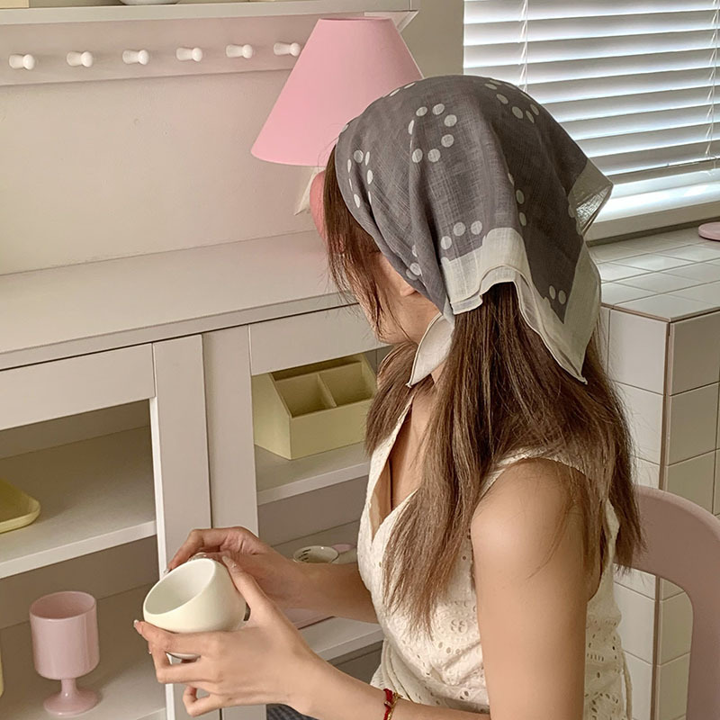 Bufanda de seda de lunares, bufanda cuadrada pequeña con cuello, sentido de alto nivel femenino, bufanda coreana de todo fósforo, diadema pastoral femenina de verano, bufanda pequeña decorativa