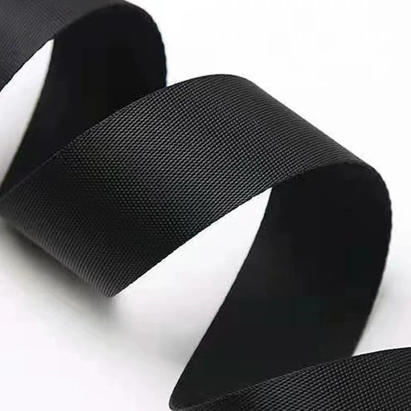 Fábrica al por mayor cinta de color blanco y negro engrosada cifrado imitación nylon grano denso Cinturón liso mochila correa de nylon cinta