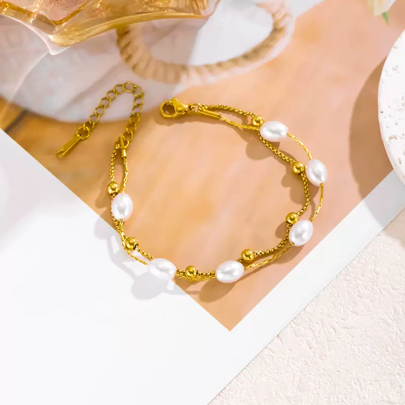 欧美跨境新款ins风轻奢饰品设计百搭时尚通勤小众钛钢手链女 批发