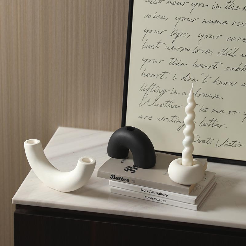 Medieval silencioso viento cerámico pedestal hogar retro negro y blanco accesorios de decoración para el hogar mesa de comedor candelabros adornos