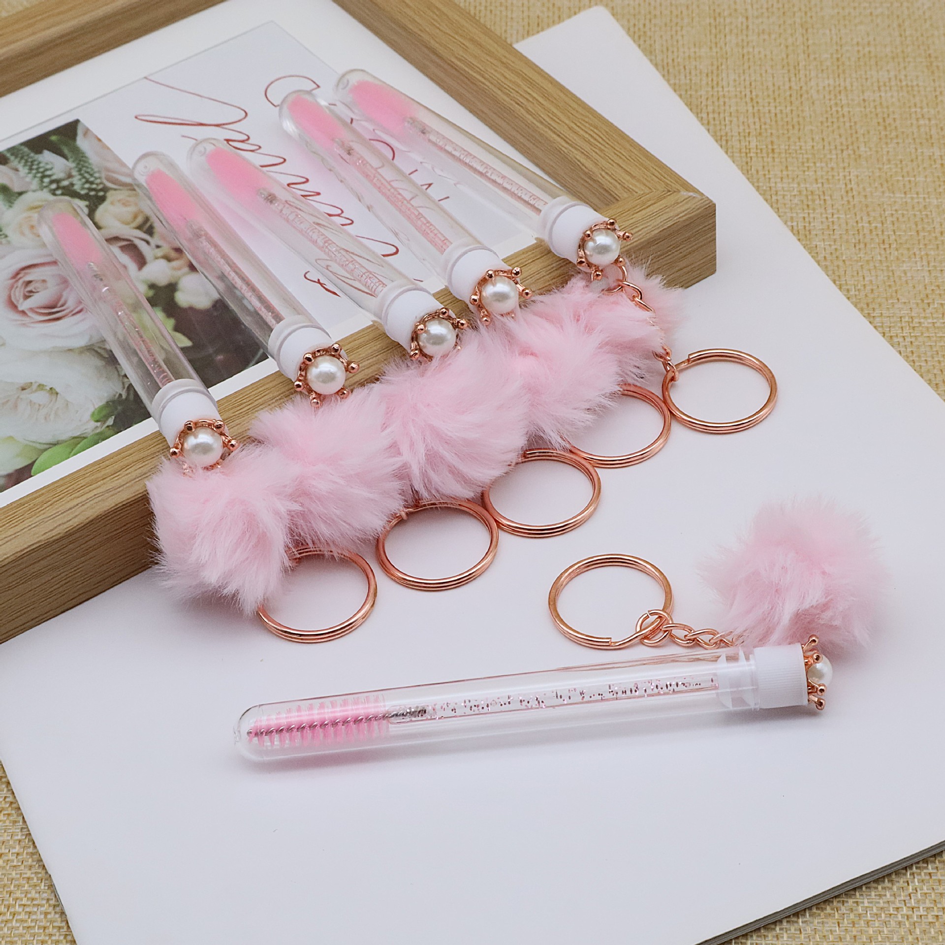 Crown Eyelash Brush Independent Pink Crystal Eyelash Brush with Tube Crown Makeup Brush Portable Dust-Proof Eyebrow Comb