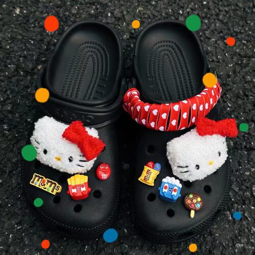 Hot Hawaiian Hello Kitty hole shoes buckle cartoon cute diy detachable shoe pattern decorative slippers beach