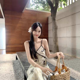 新中式印花吊带连衣裙女夏季新款国风盘扣V领收腰显瘦包臀长裙子