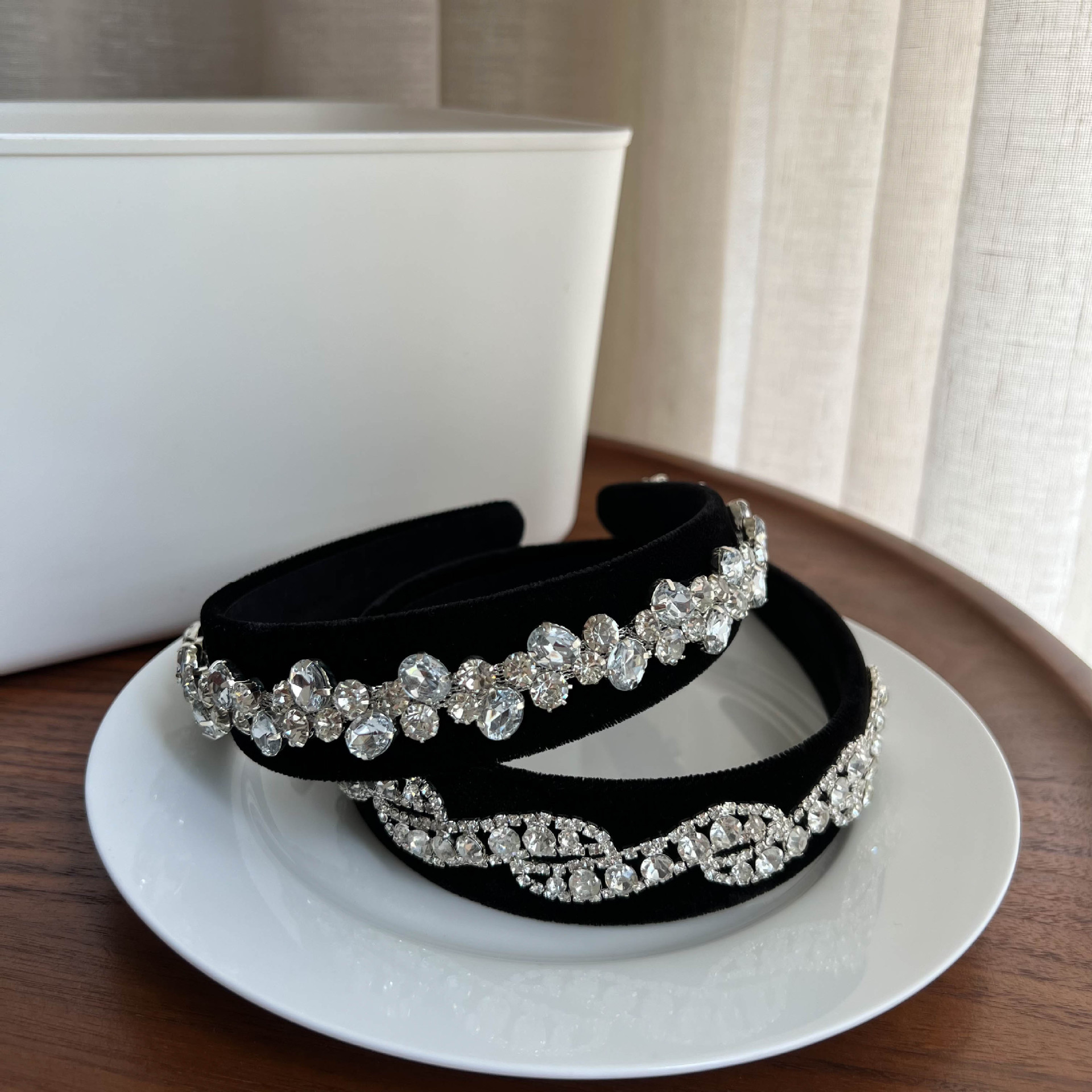 Women's Vintage Style Solid Color Cloth Rhinestone Hair Band display picture 6