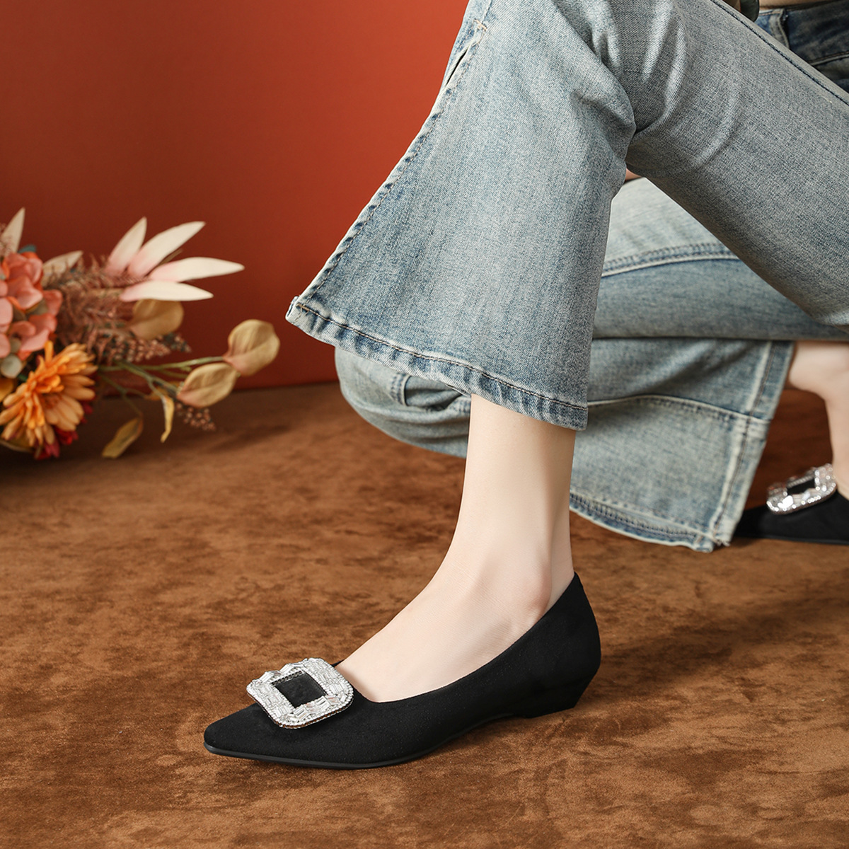 봄 새로운 라인스톤 스퀘어 버클 슈퍼 소프트 싱글 레이어 신발 (Heel Suede Black Lazy Flat Shoes) 여성용 하이 엔드 향수 스타일