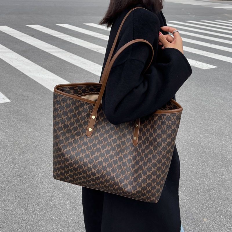 High-end Large-capacity Bag Niche Versatile Commuter Bag Women 2023 New Trendy Texture Portable Tote Bag Large Bag_voghion.com